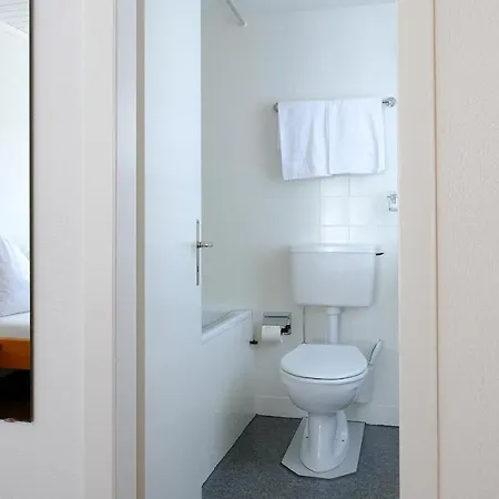 フリーデン ホテル 2*